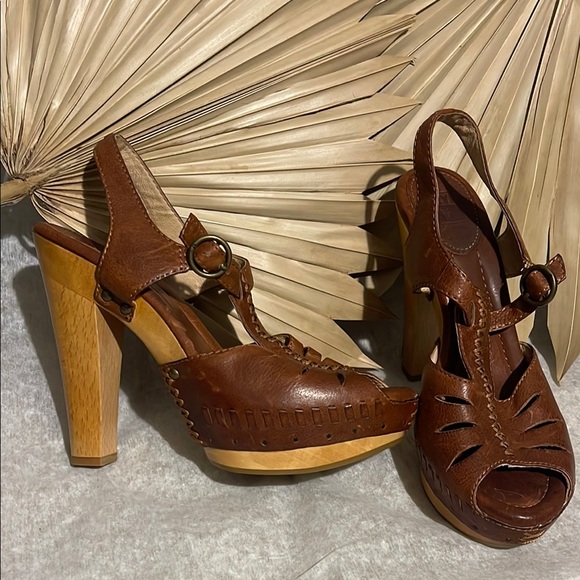 Frye Shoes - Frye Brown Leather Platform Sandals